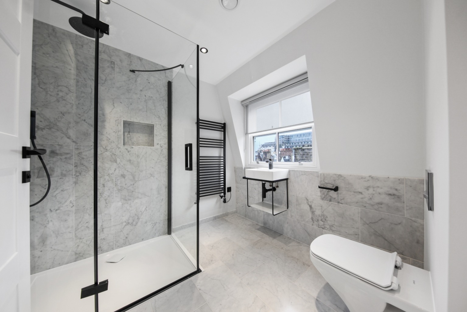 1 Bedroom Apartment, Shaftesbury Avenue, Soho, W1D