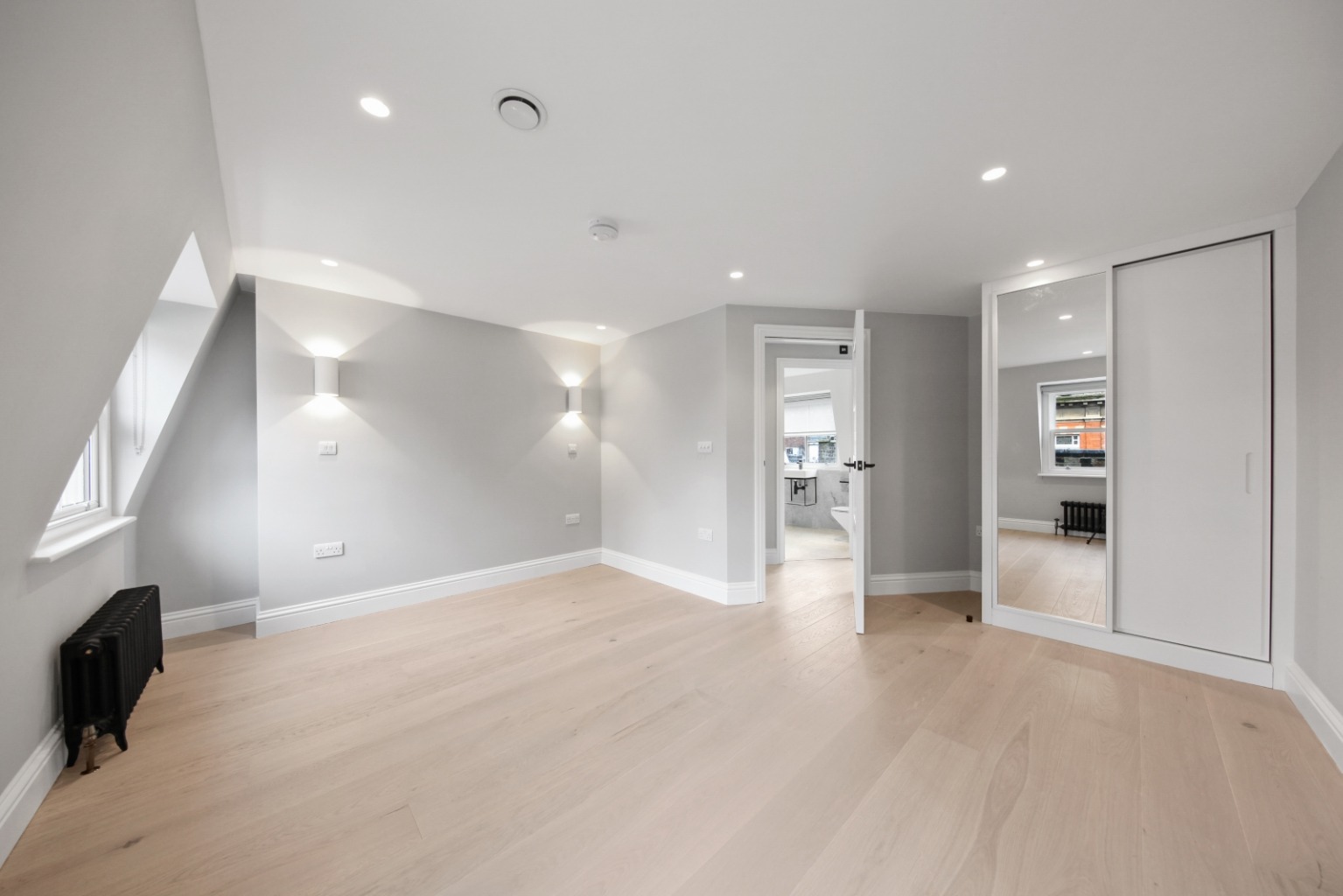 1 Bedroom Apartment, Shaftesbury Avenue, Soho, W1D