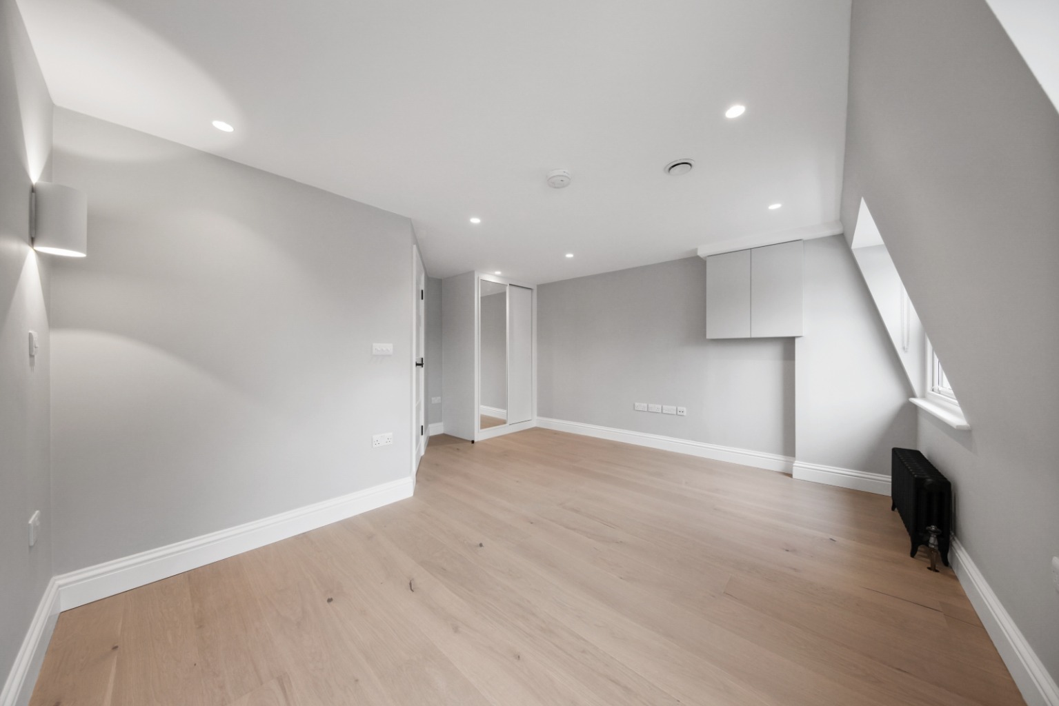 1 Bedroom Apartment, Shaftesbury Avenue, Soho, W1D