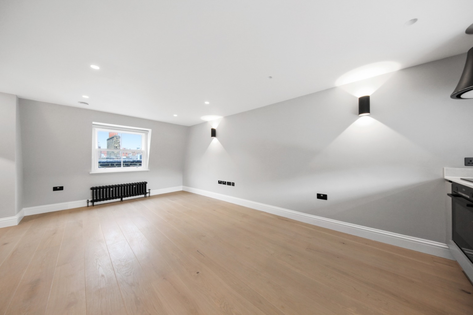 1 Bedroom Apartment, Shaftesbury Avenue, Soho, W1D
