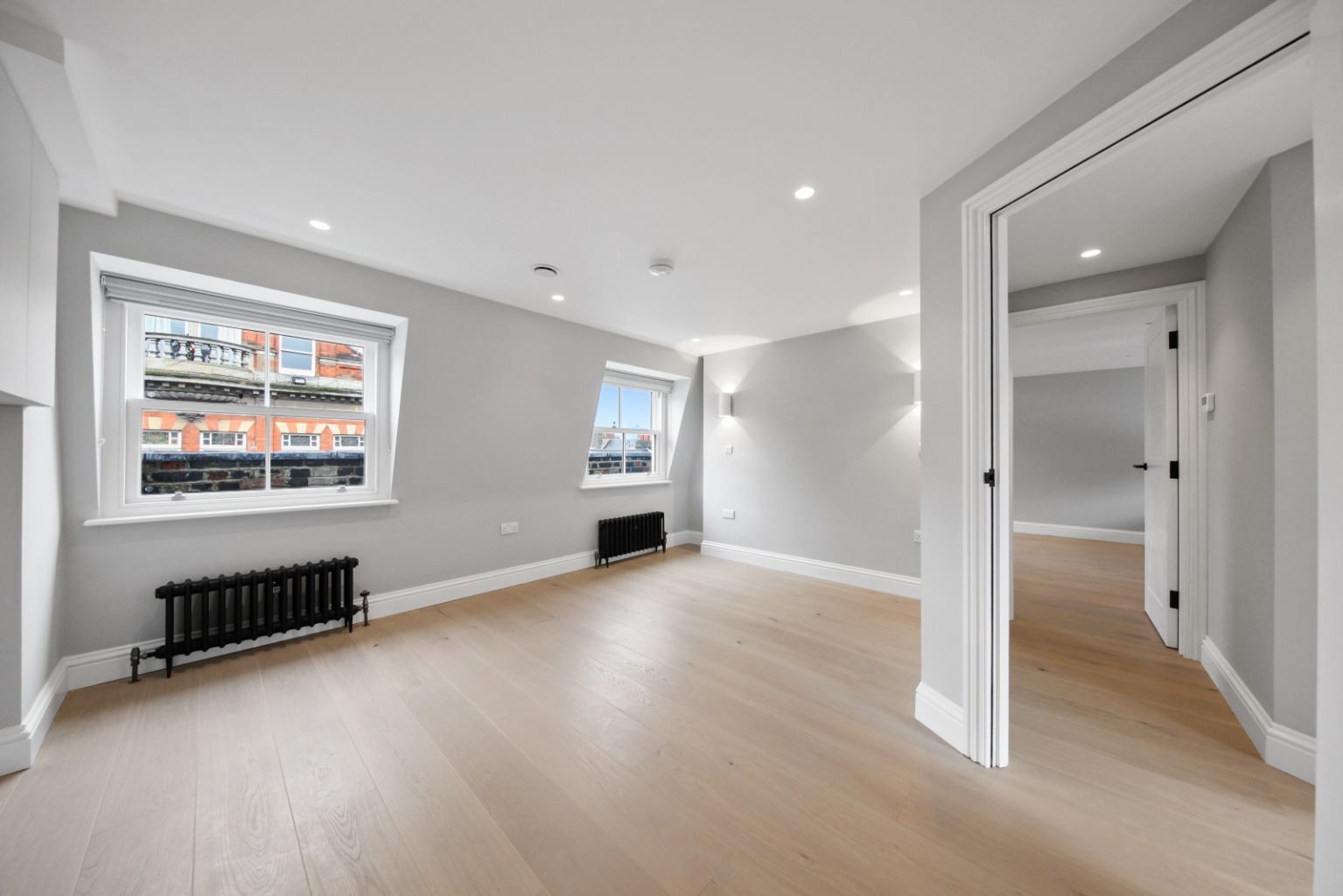 1 Bedroom Apartment, Shaftesbury Avenue, Soho, W1D