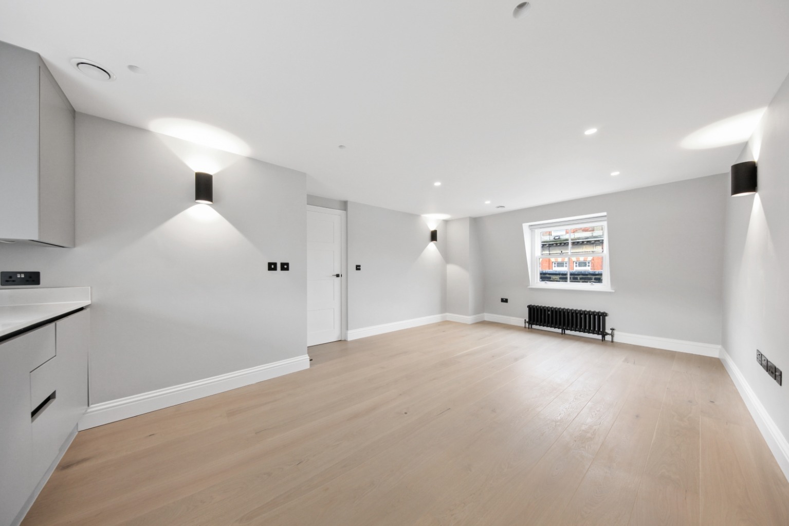 1 Bedroom Apartment, Shaftesbury Avenue, Soho, W1D