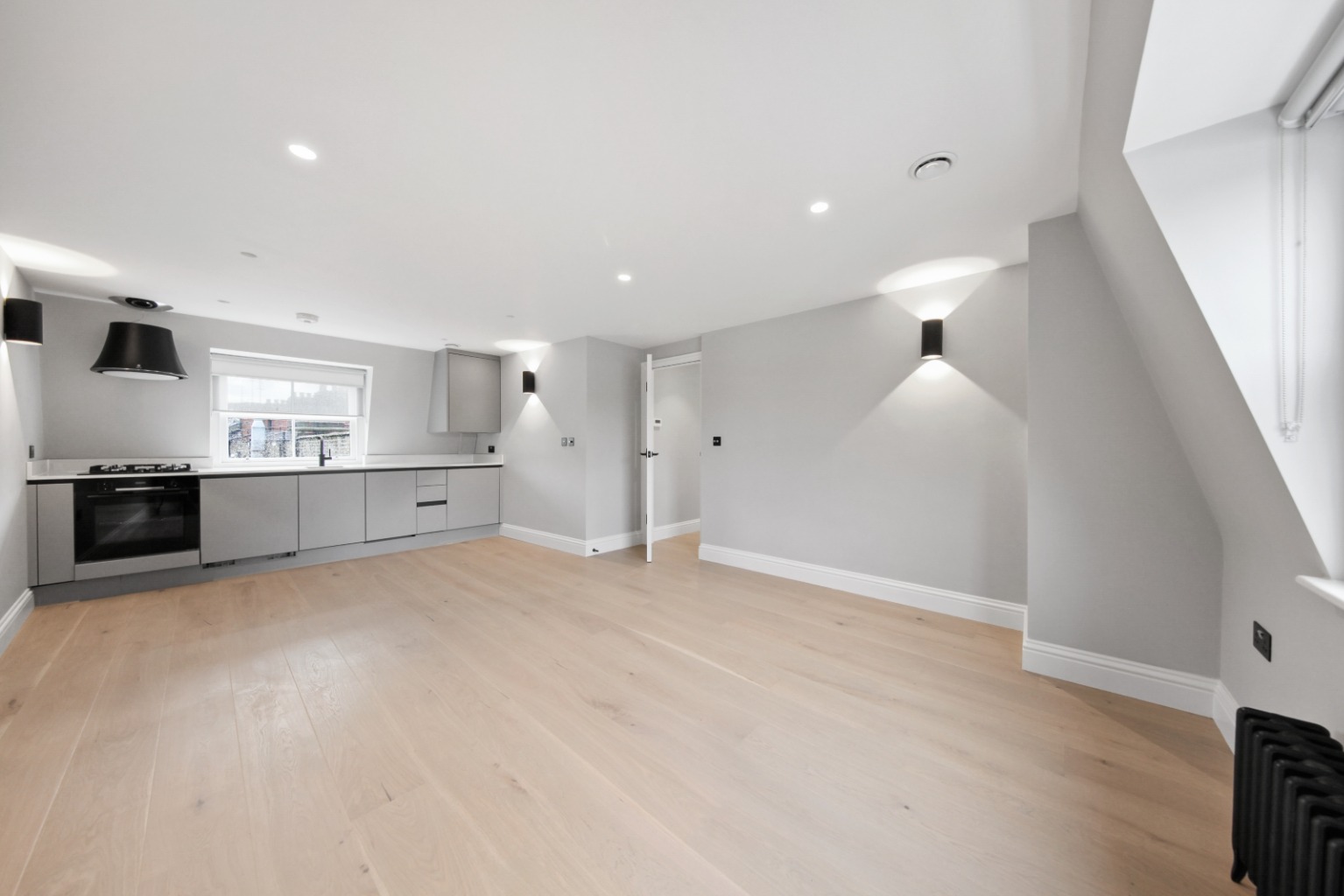 1 Bedroom Apartment, Shaftesbury Avenue, Soho, W1D