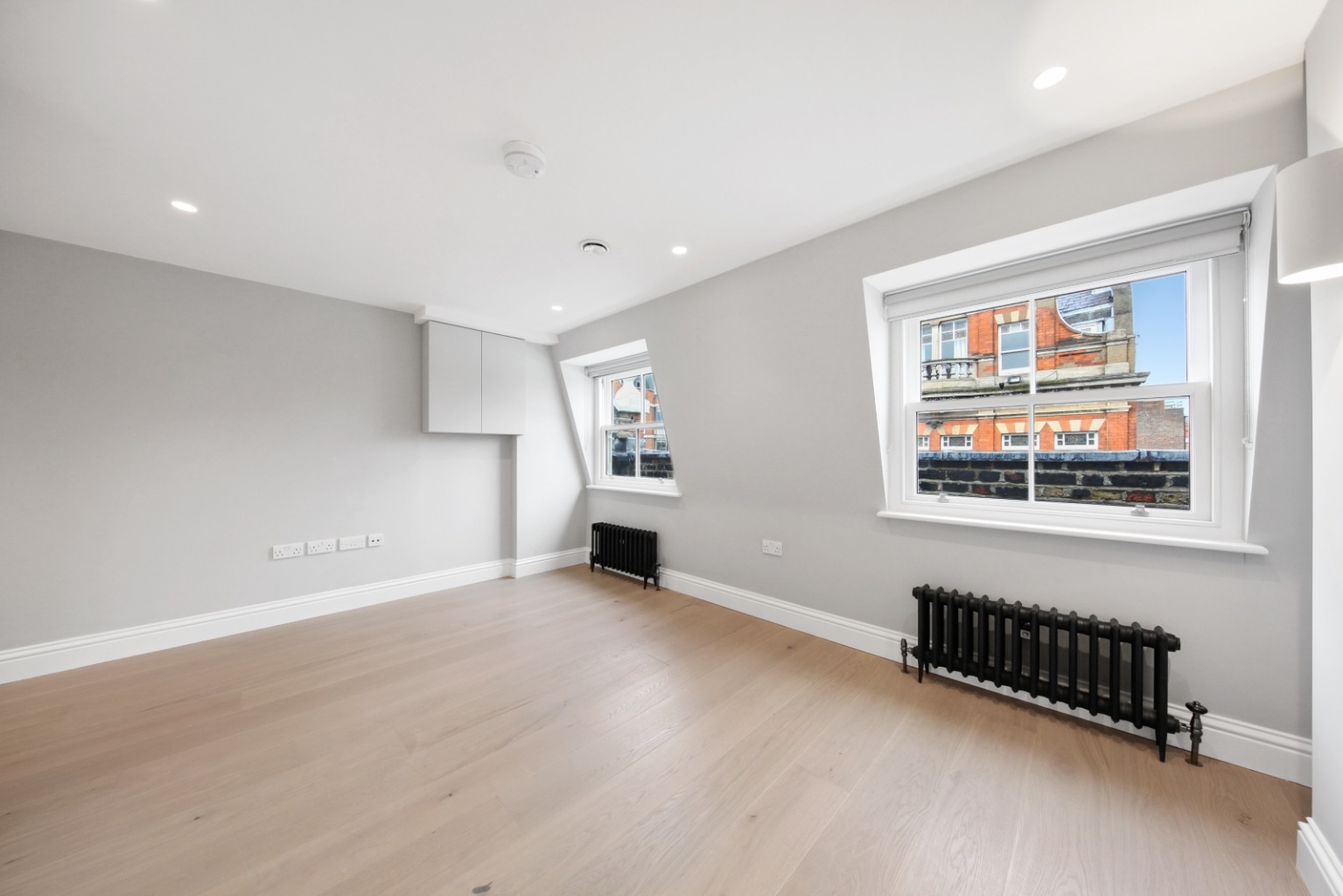 1 Bedroom Apartment, Shaftesbury Avenue, Soho, W1D