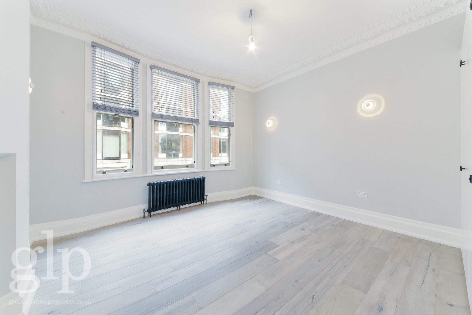 3 Bedroom Apartment, Shaftesbury Avenue, Soho, W1D
