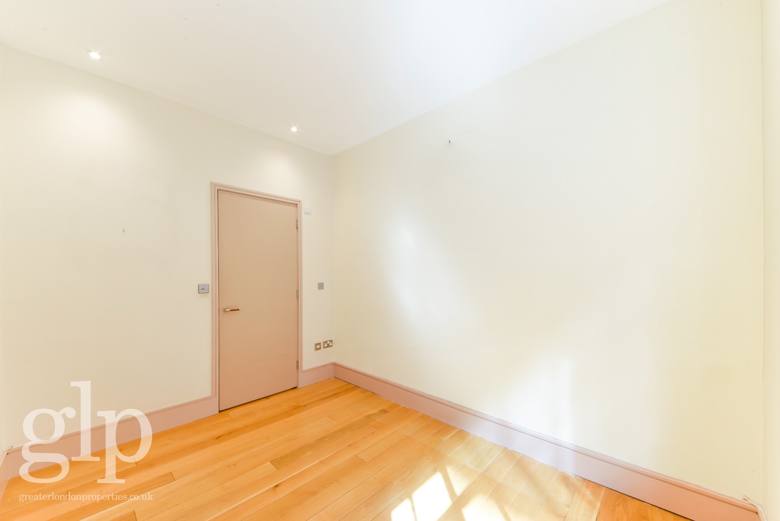 2 Bedroom Apartment, Kean Street, Covent Garden, WC2B