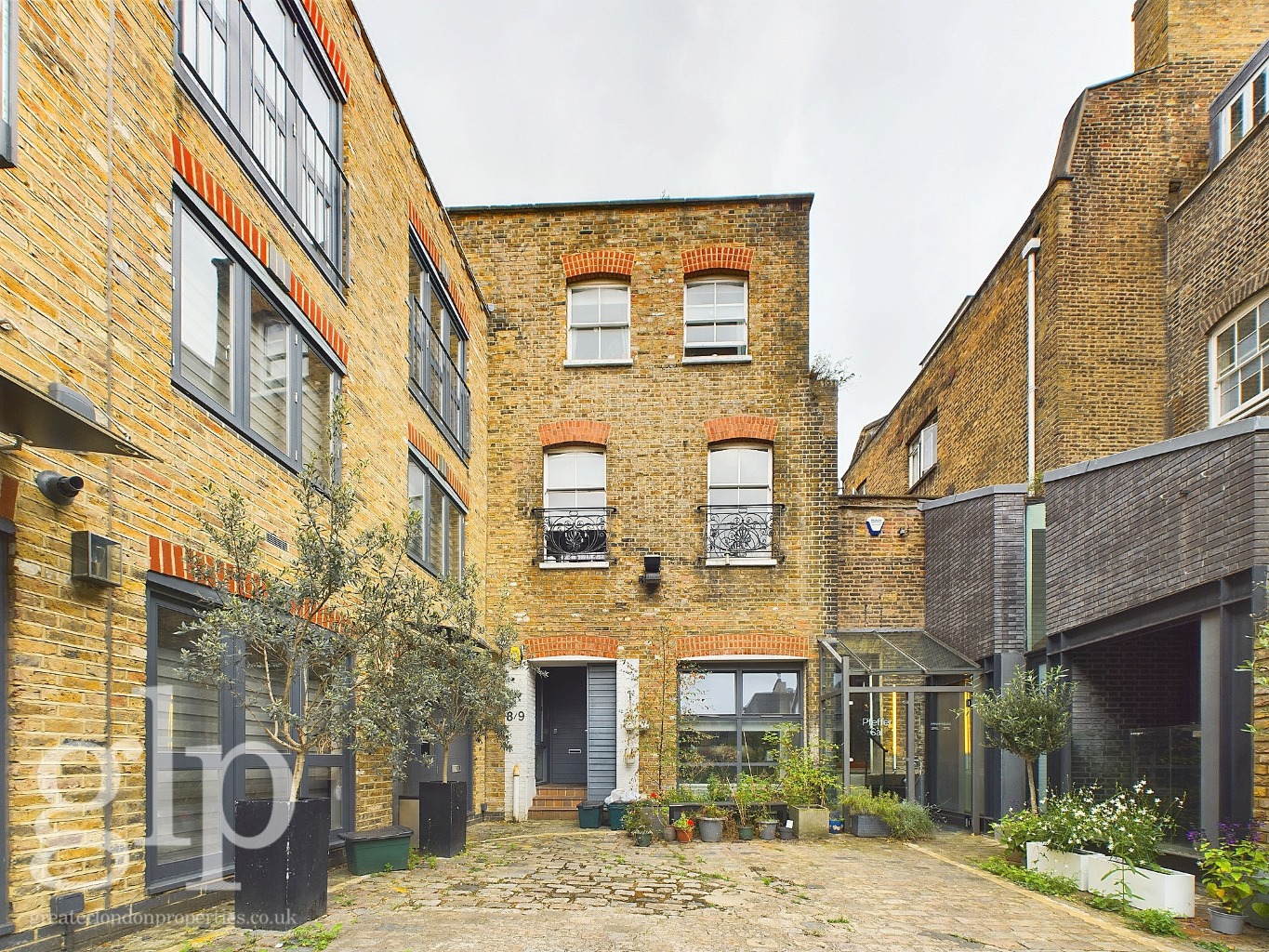 2 Bedroom Apartment, Warren Mews, W1T 6AU