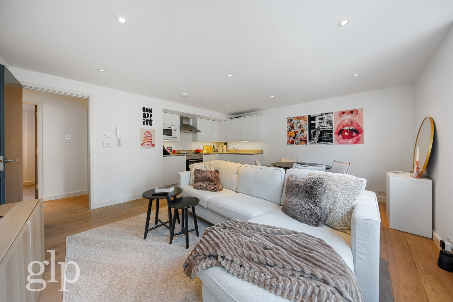 2 Bedroom Apartment, Shelton Street, Covent Garden, WC2H