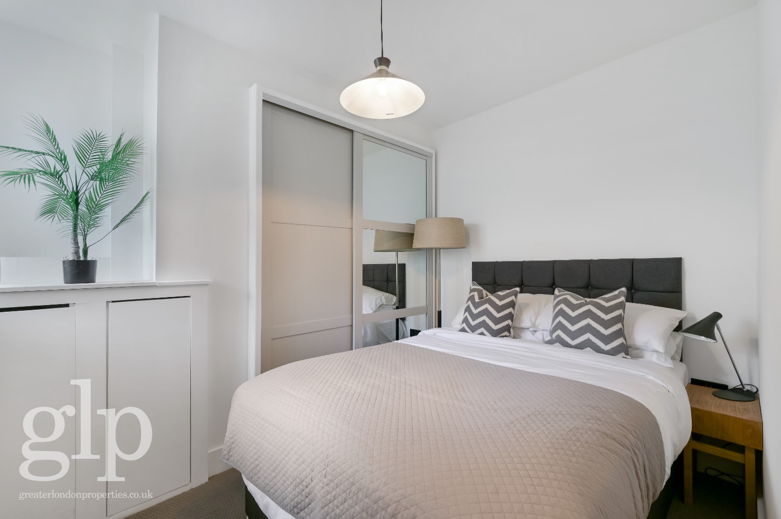 1 Bedroom Apartment, Alleyn Court, Sussex Gardens, W2