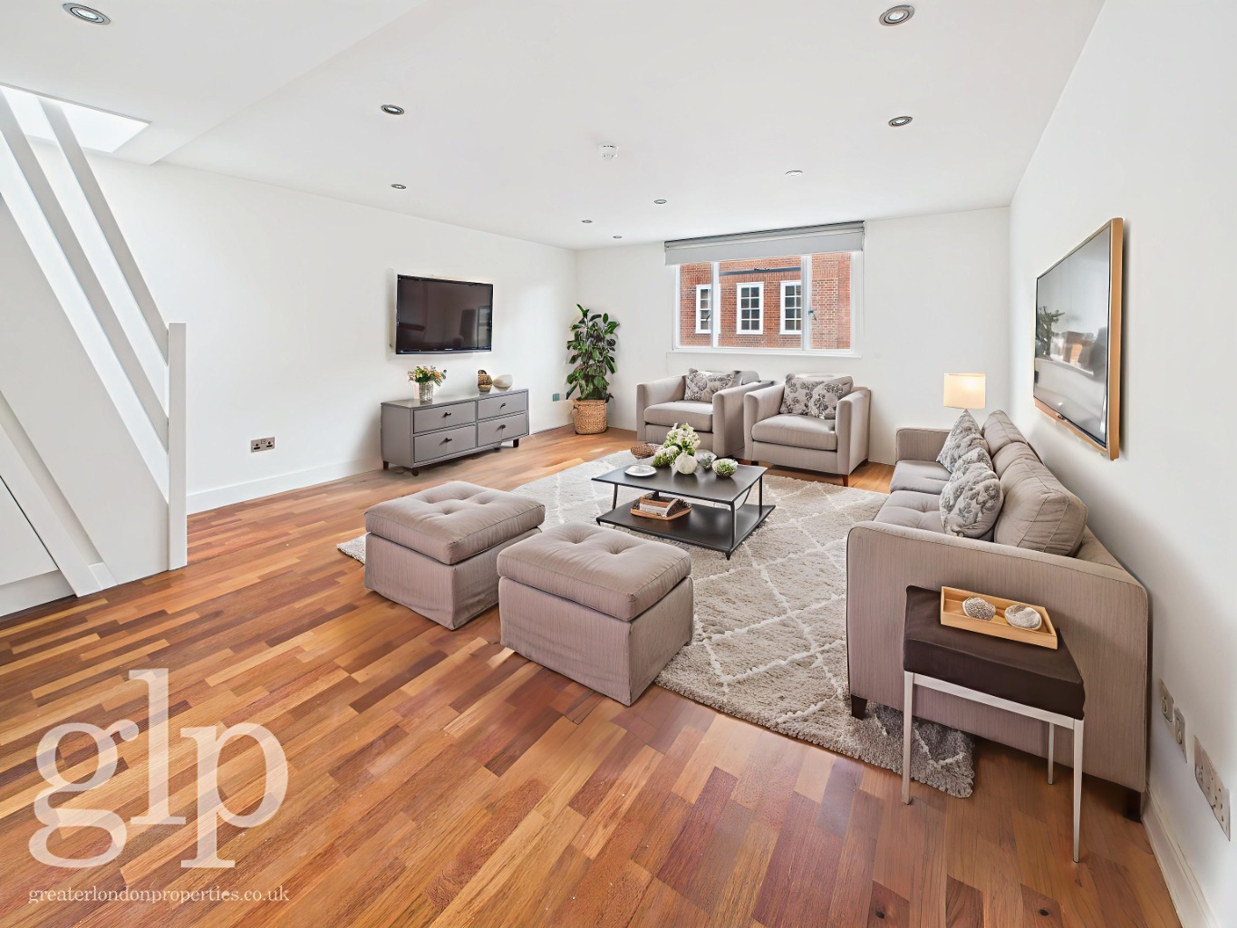 2 Bedroom Penthouse, Earlham Street, Covent Garden,  WC2H