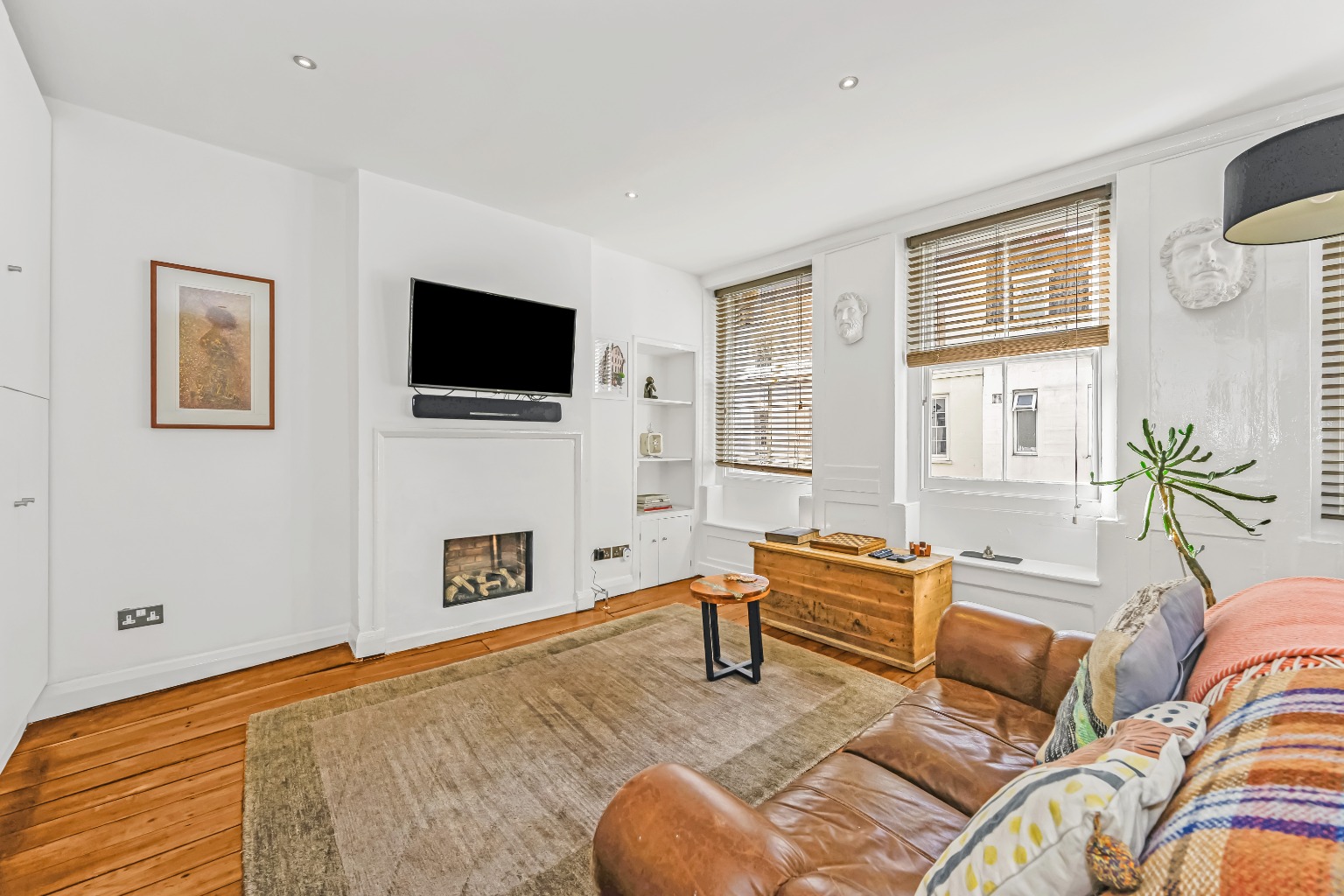 1 Bedroom Apartment, Berwick Street, Soho, W1F