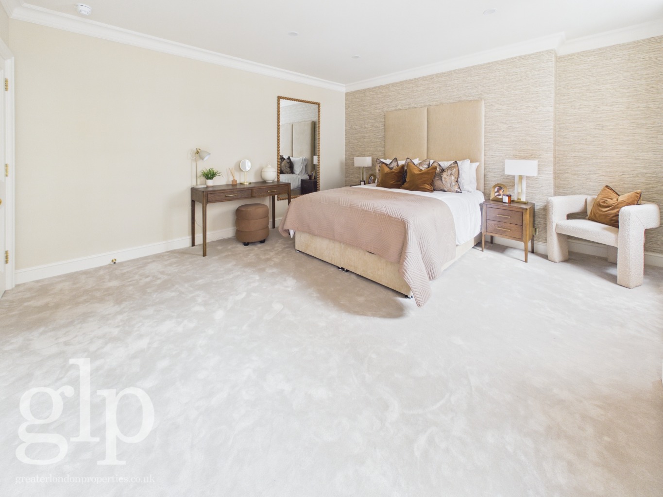 3 Bedroom Mews, Woods mews, Mayfair, W1K