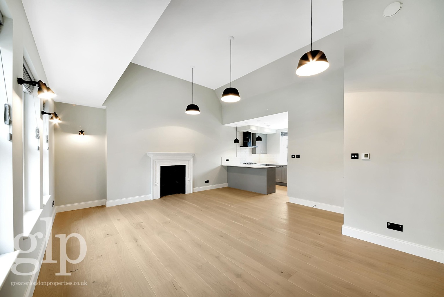 2 Bedroom Apartment, Shaftesbury Avenue, Soho, W1D