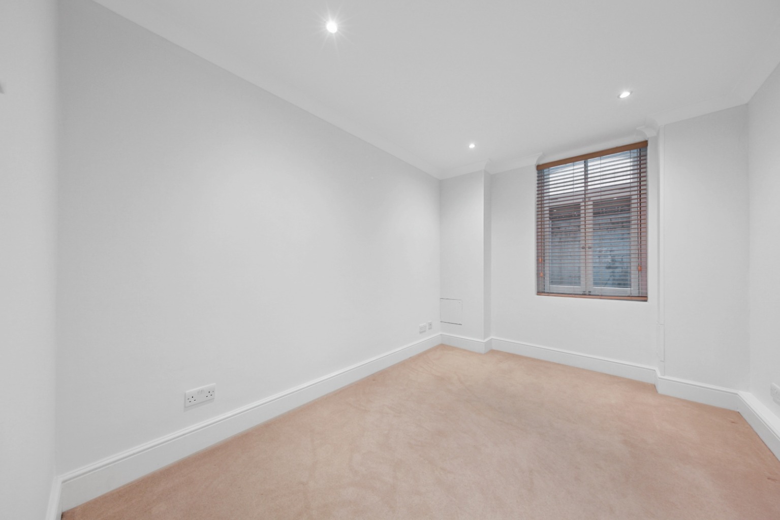 2 Bedroom Apartment, Bedford Court Mansions, Bloomsbury, WC1B