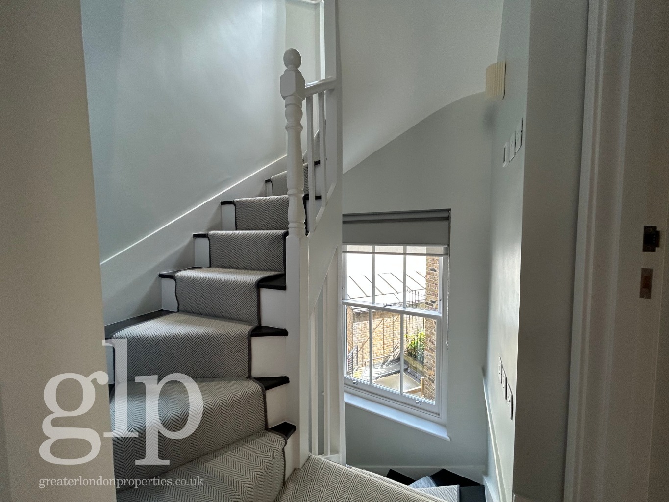 2 Bedroom Town House, Monmouth Street, Covent Garden, WC2H