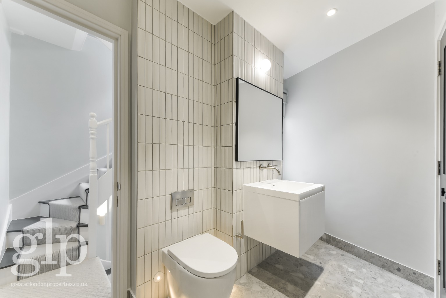 2 Bedroom Town House, Monmouth Street, Covent Garden, WC2H