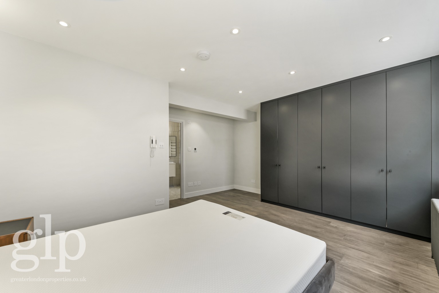 2 Bedroom Town House, Monmouth Street, Covent Garden, WC2H