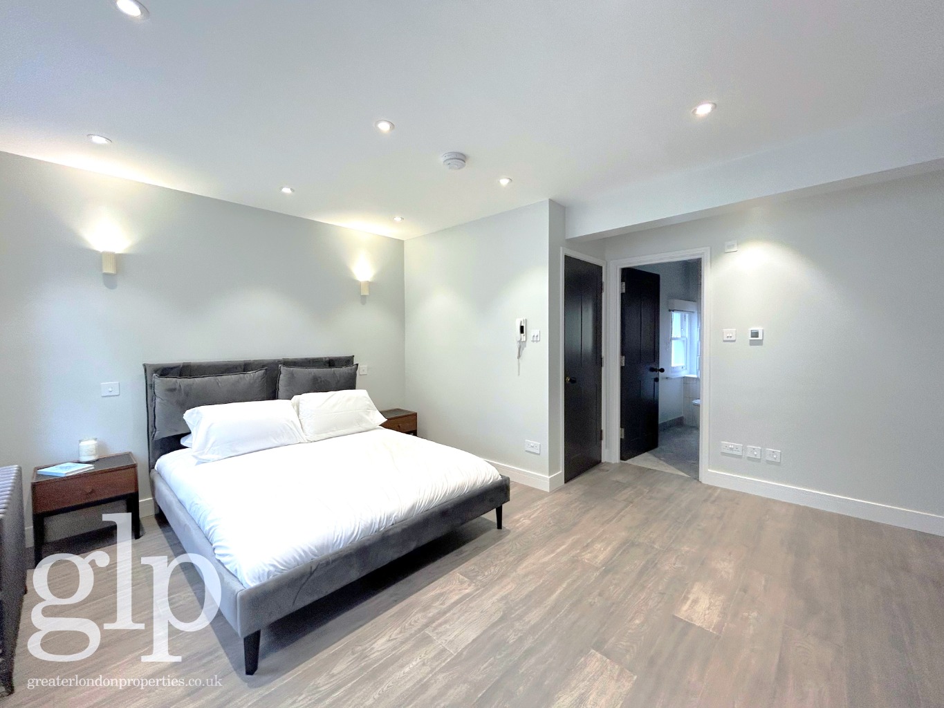 2 Bedroom Town House, Monmouth Street, Covent Garden, WC2H