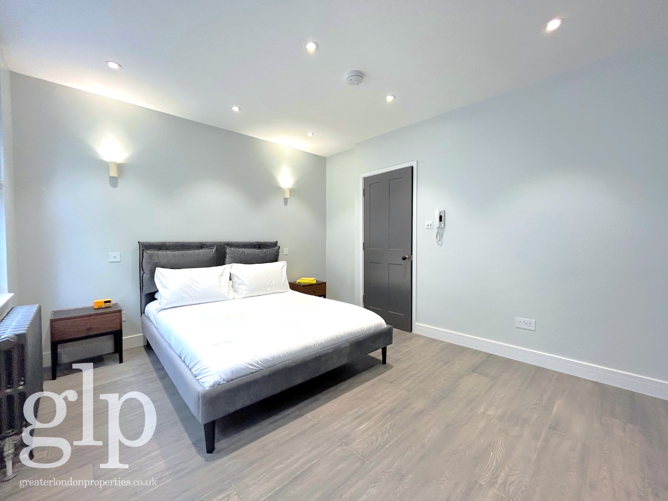 2 Bedroom Town House, Monmouth Street, Covent Garden, WC2H
