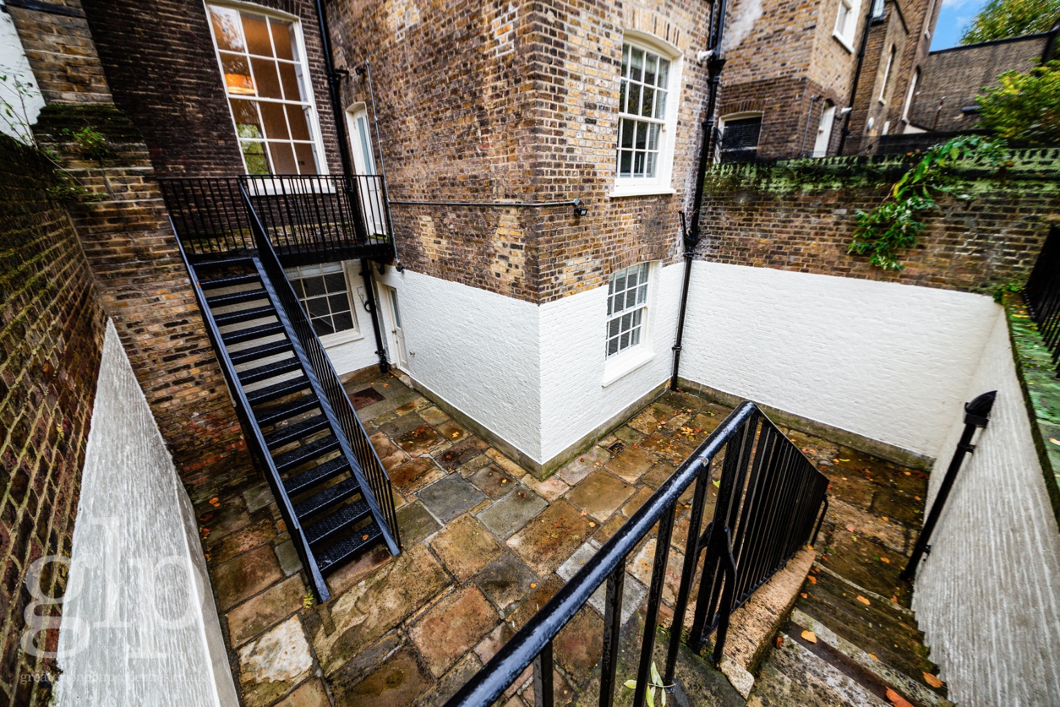 3 Bedroom Apartment, Bloomsbury Square, WC1A