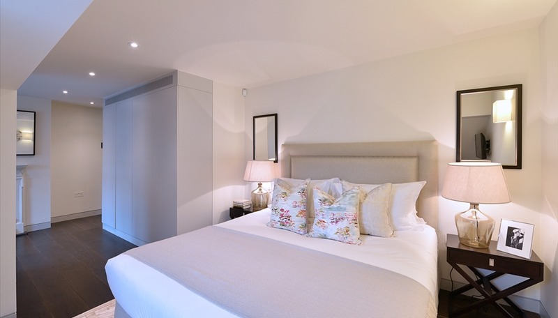 2 Bedroom Apartment, Duke Street, Mayfair, W1K