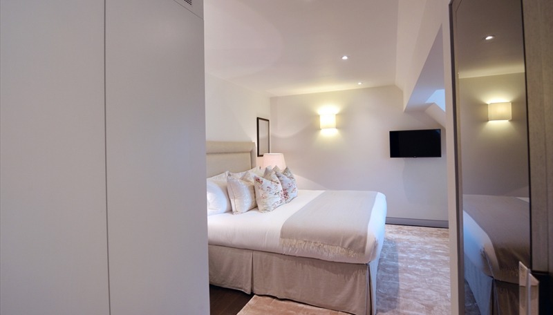 2 Bedroom Apartment, Duke Street, Mayfair, W1K