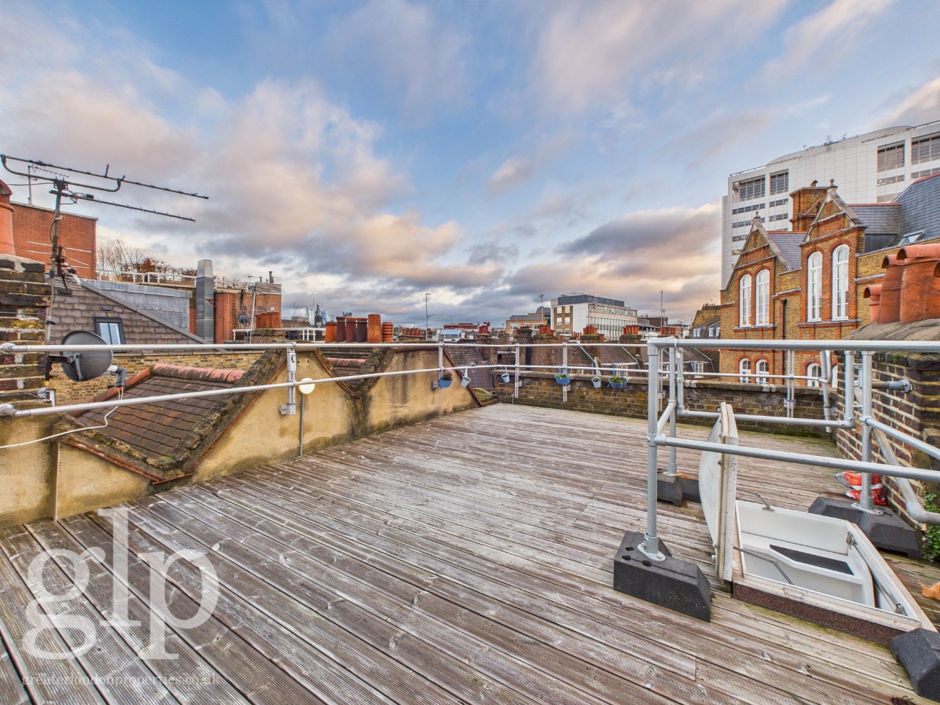 2 Bedroom Penthouse, Earlham Street, Covent Garden,  WC2H