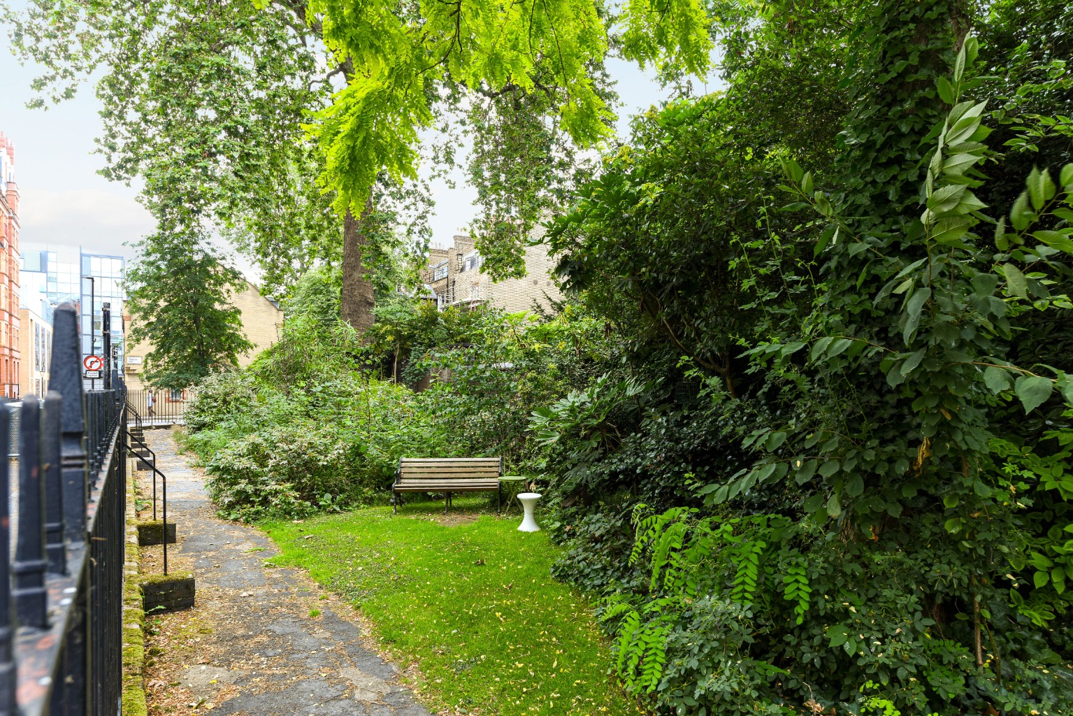 2 Bedroom Flat, Ridgmount Gardens, Bloomsbury, London, WC1E