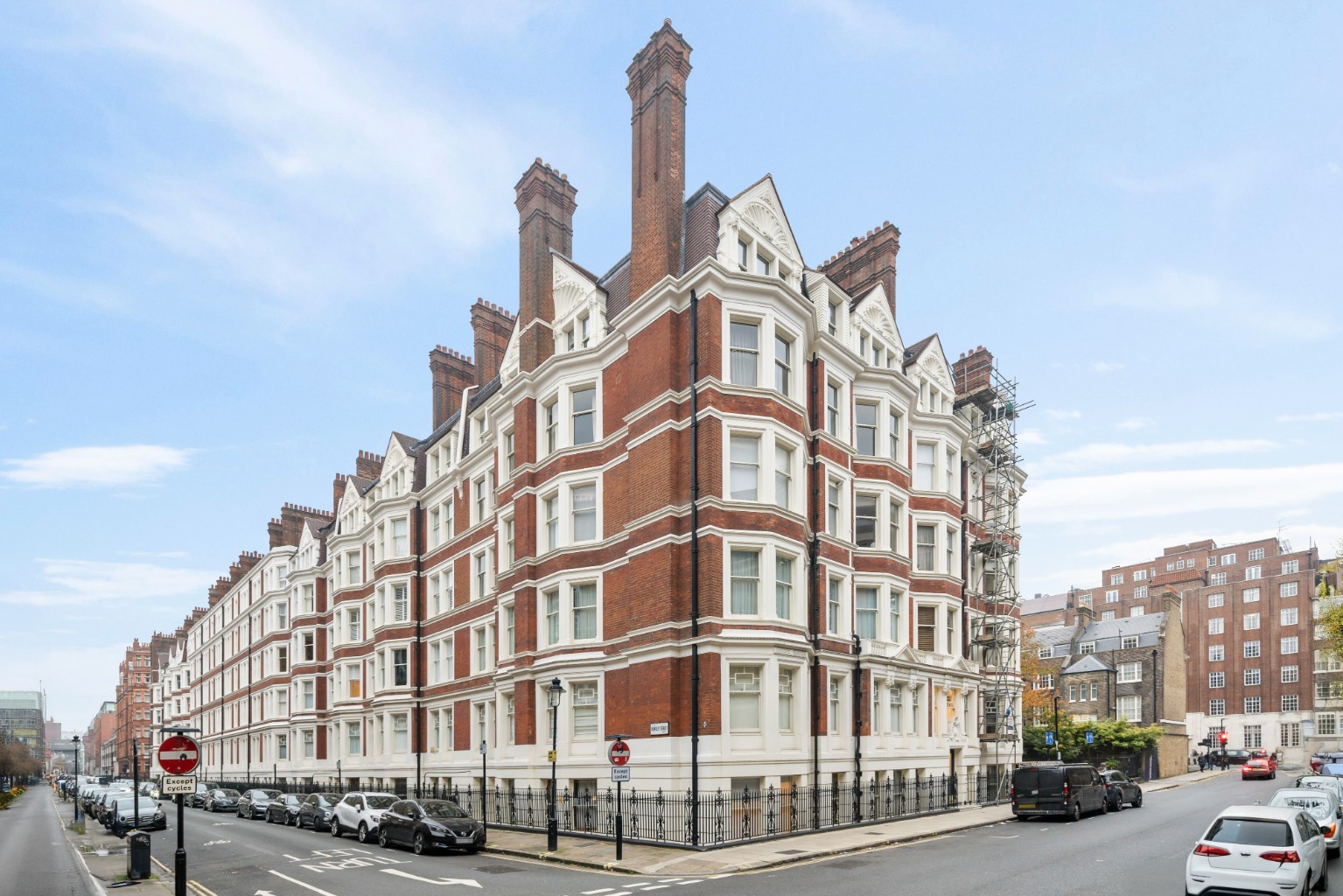 2 Bedroom Flat, Ridgmount Gardens, Bloomsbury, London, WC1E
