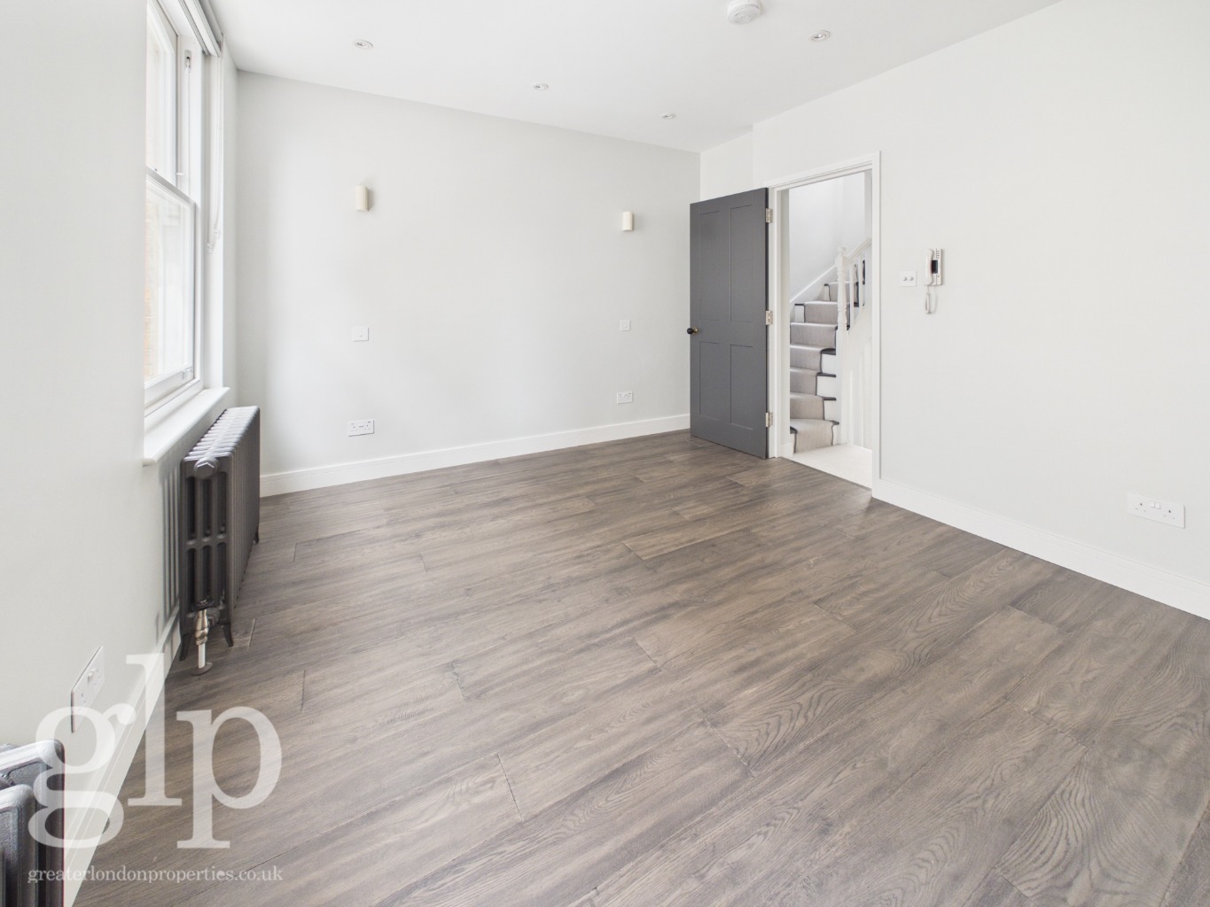 2 Bedroom Town House, Monmouth Street, Covent Garden, WC2H