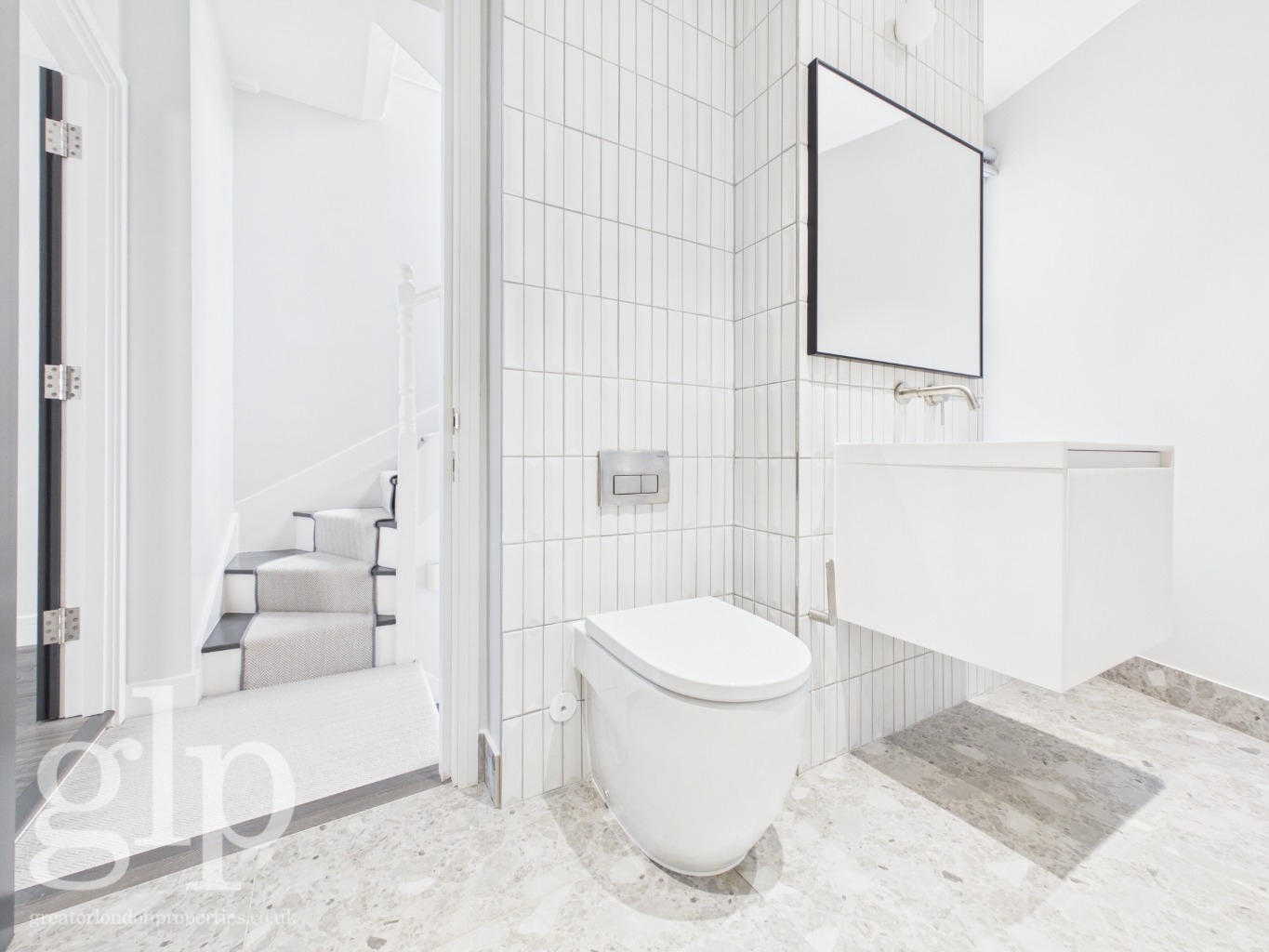 2 Bedroom Town House, Monmouth Street, Covent Garden, WC2H