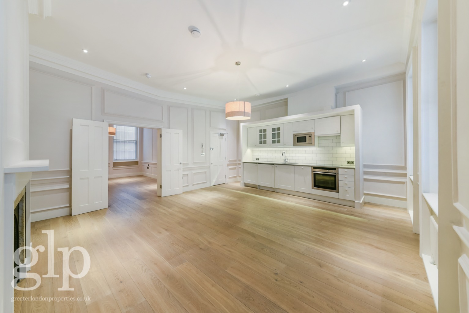 1 Bedroom Apartment, Litchfield Street, Covent Garden, WC2H
