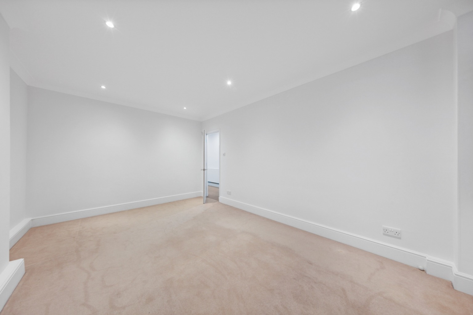 2 Bedroom Apartment, Bedford Court Mansions, Bloomsbury, WC1B