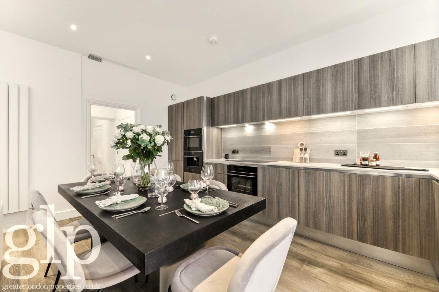 2 Bedroom Apartment, Clarendon House, Strathearn Place, W2