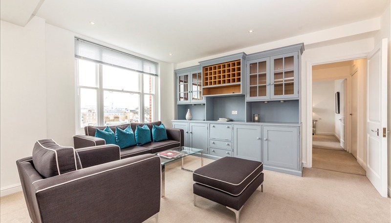 2 Bedroom Apartment, Hill Street, London, Greater London, W1J"></div>            <div class=