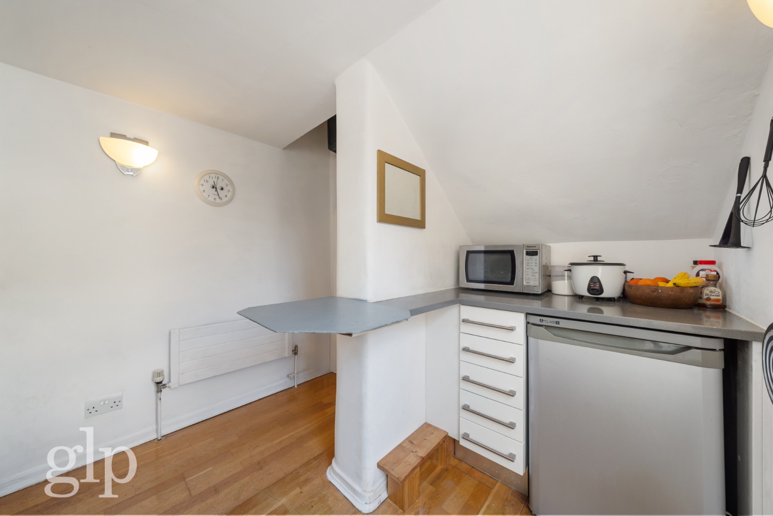 公寓, Trentishoe Mansions, 90 Charing Cross Road, WC2H 0JE