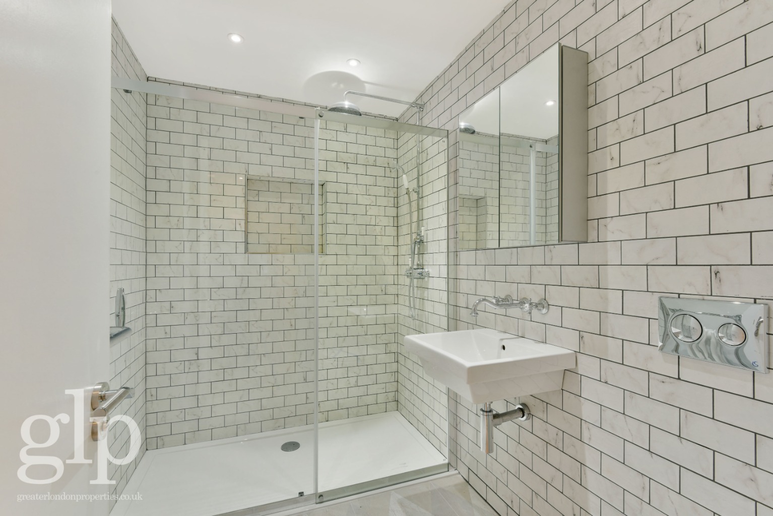2 Bedroom Apartment, Brewer Street, Soho, W1F