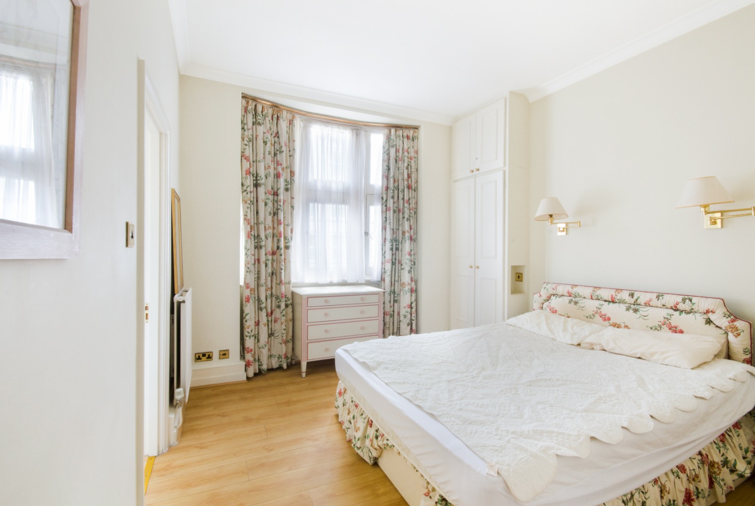 2 Bedroom Apartment, Arlington Street, Mayfair, SW1A