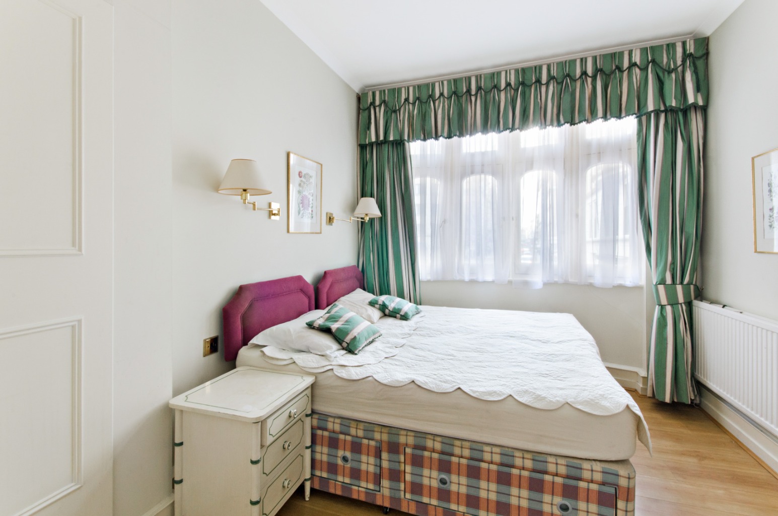 2 Bedroom Apartment, Arlington Street, Mayfair, SW1A