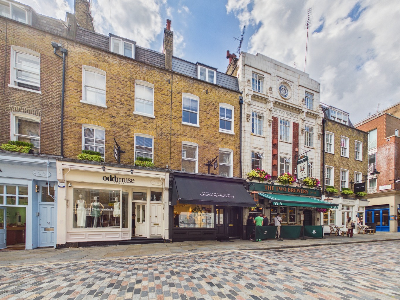 1 Bedroom Apartment, Monmouth Street, Covent Garden, WC2H