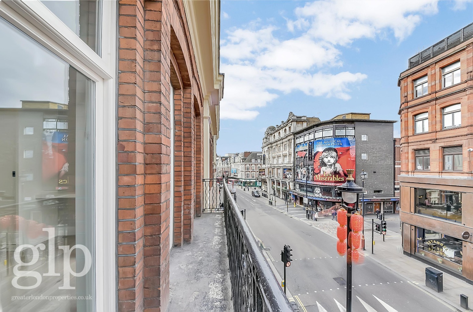 2 Bedroom Apartment, Shaftesbury Avenue, Soho, W1D