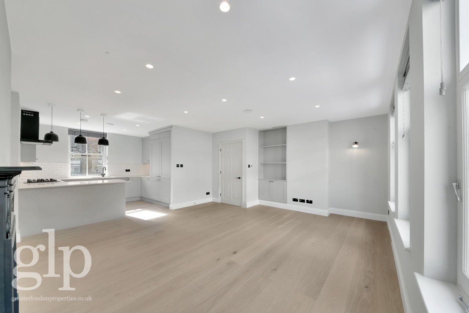 2 Bedroom Apartment, Shaftesbury Avenue, Soho, W1D