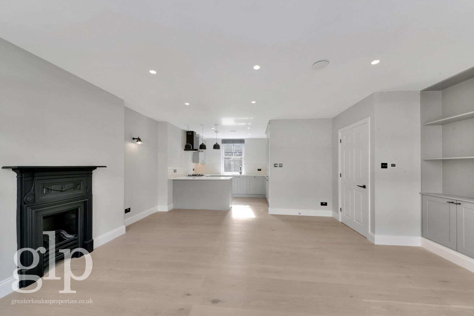 2 Bedroom Apartment, Shaftesbury Avenue, Soho, W1D