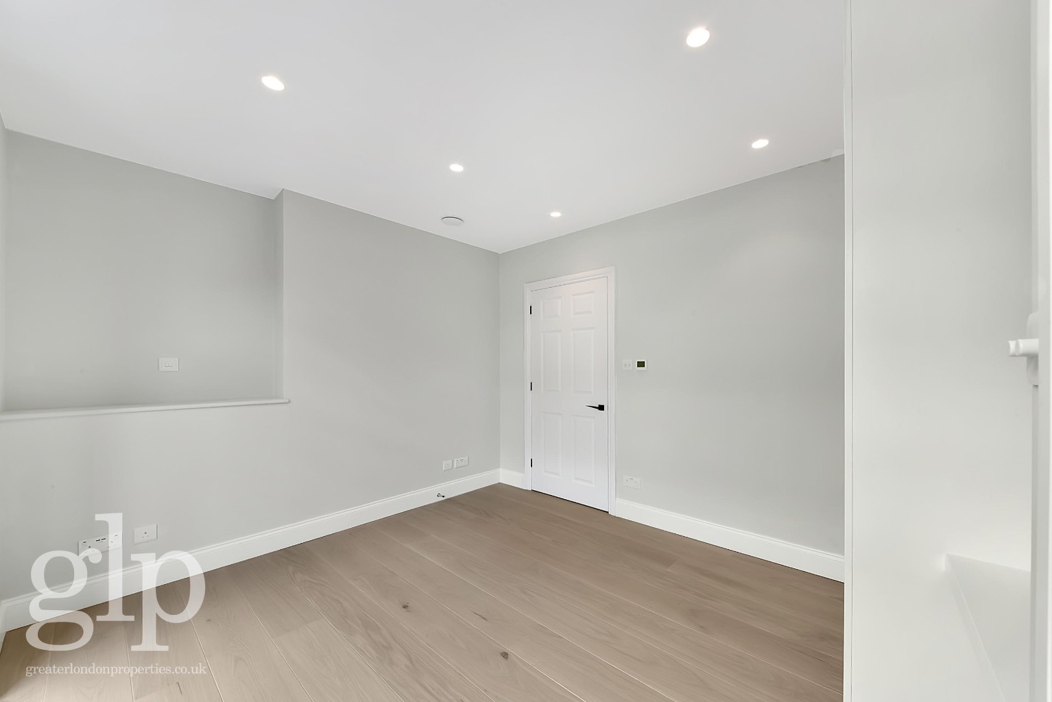 2 Bedroom Apartment, Shaftesbury Avenue, Soho, W1D