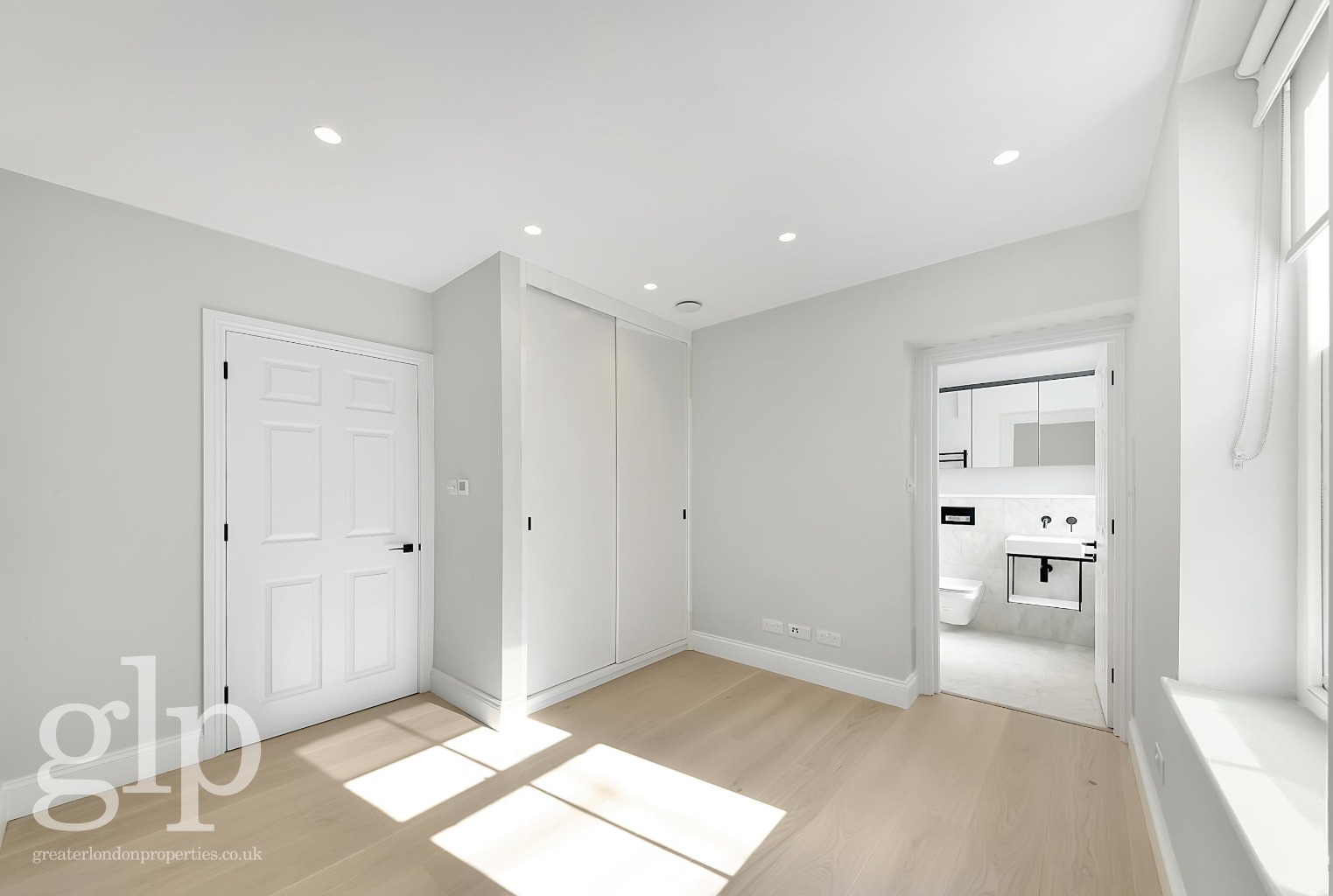 2 Bedroom Apartment, Shaftesbury Avenue, Soho, W1D