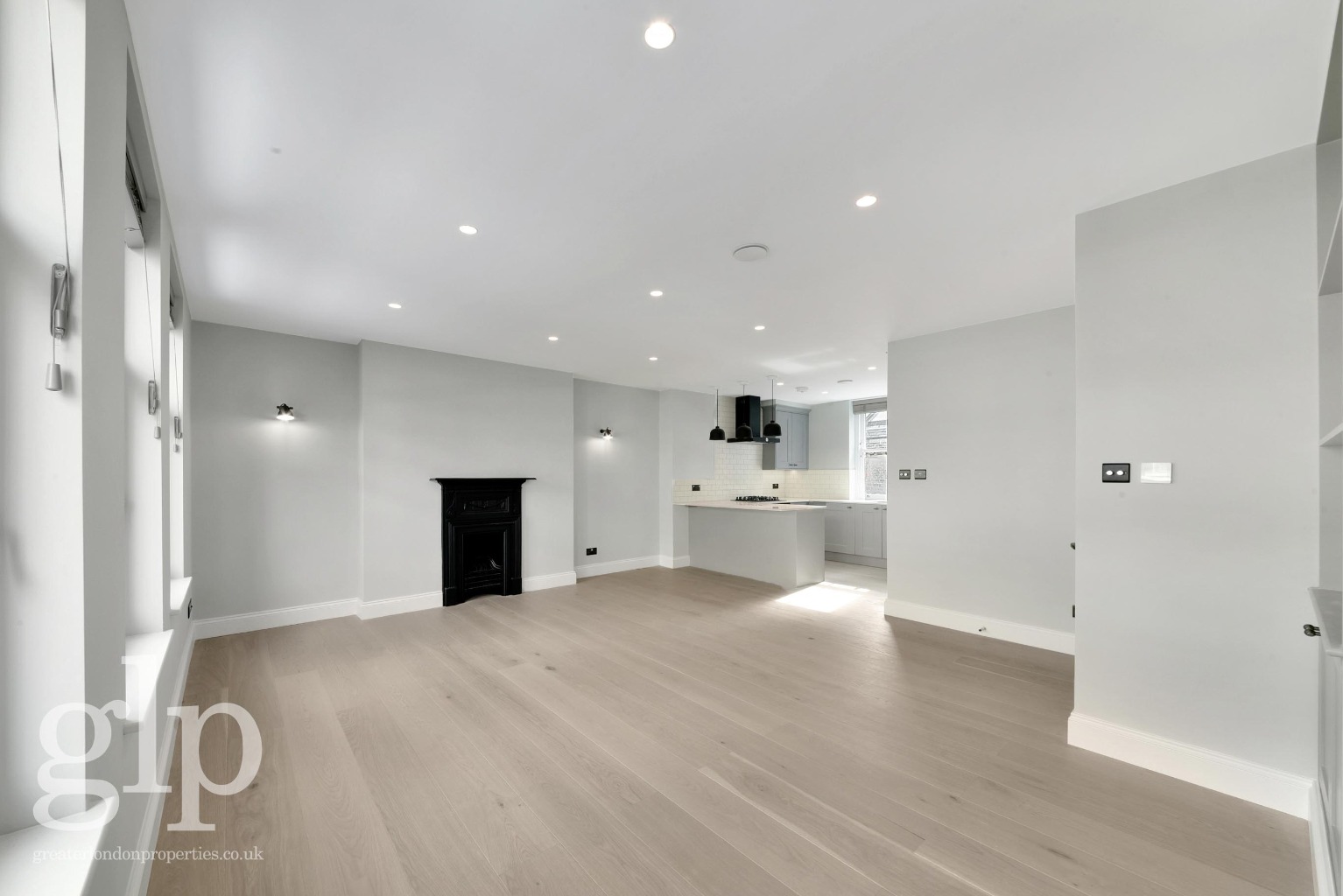2 Bedroom Apartment, Shaftesbury Avenue, Soho, W1D