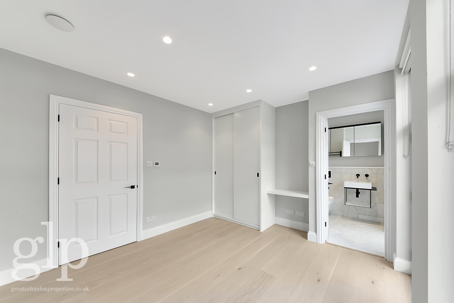 2 Bedroom Apartment, Shaftesbury Avenue, Soho, W1D