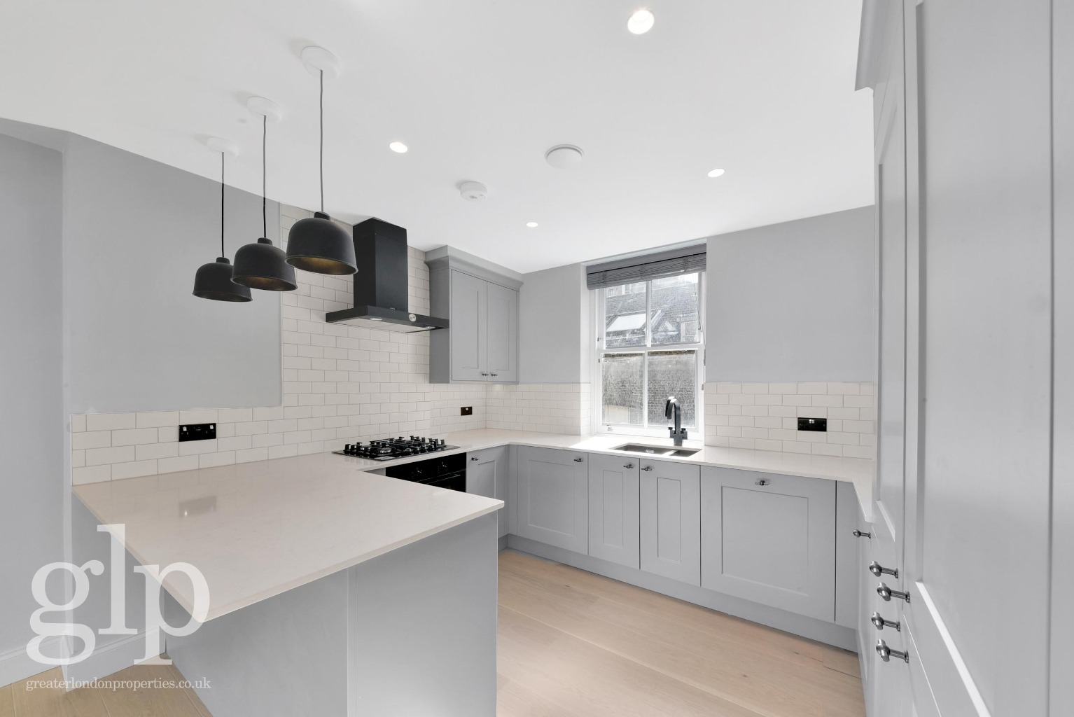 2 Bedroom Apartment, Shaftesbury Avenue, Soho, W1D