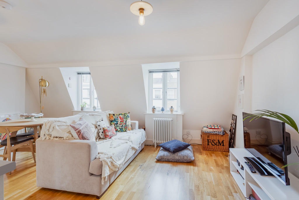 1 Bedroom Apartment, Charlotte Street, Fitzrovia, W1T