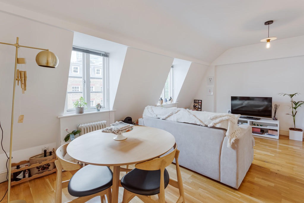 1 Bedroom Apartment, Charlotte Street, Fitzrovia, W1T